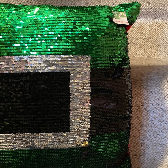 Red/Black/Green Reversible Sequins Pillow - Picture 8 of 9
